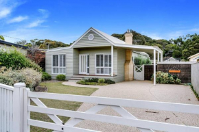 Cute Cottage on Cain - beach at end of street